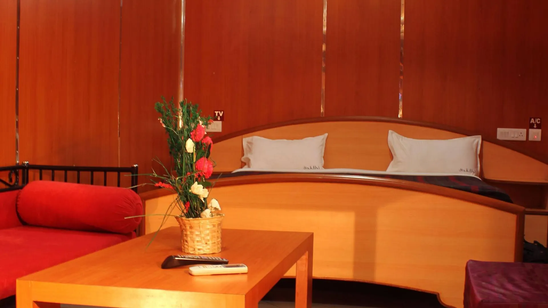 Sakthi River Resort By Omatra Palakkad Hotel